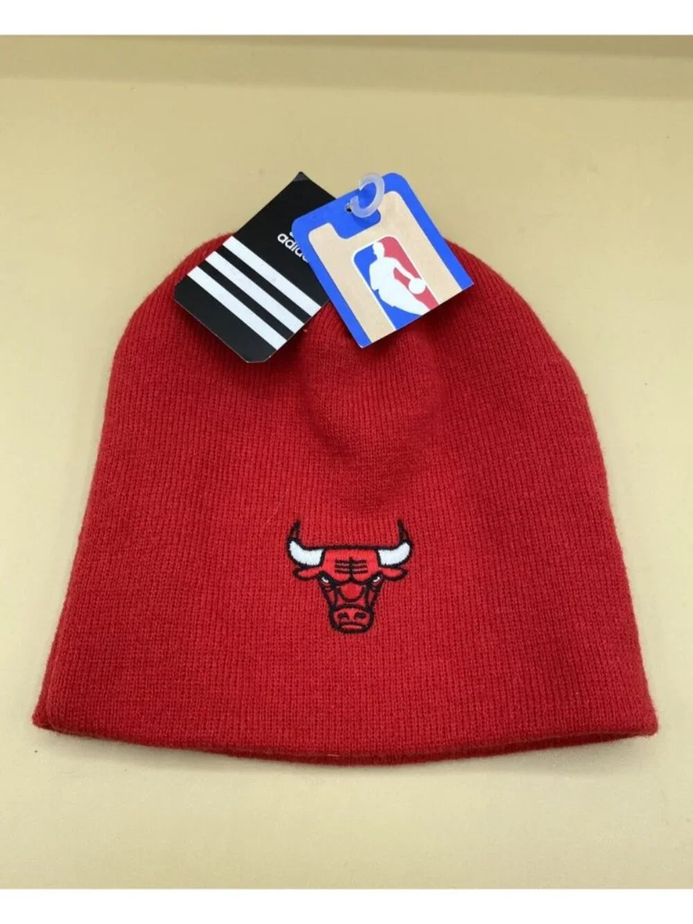 NWT New Adidas Chicago Bulls Red Bull Youth Beanie Uncuffed NBA Store Tag